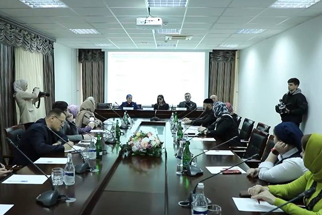 В Национальной библиотеке Чеченской Республики им.А.А. Айдамирова состоялся круглый стол, за которым обсудили тему социальной интеграции людей с ограниченными возможностями здоровья. 
